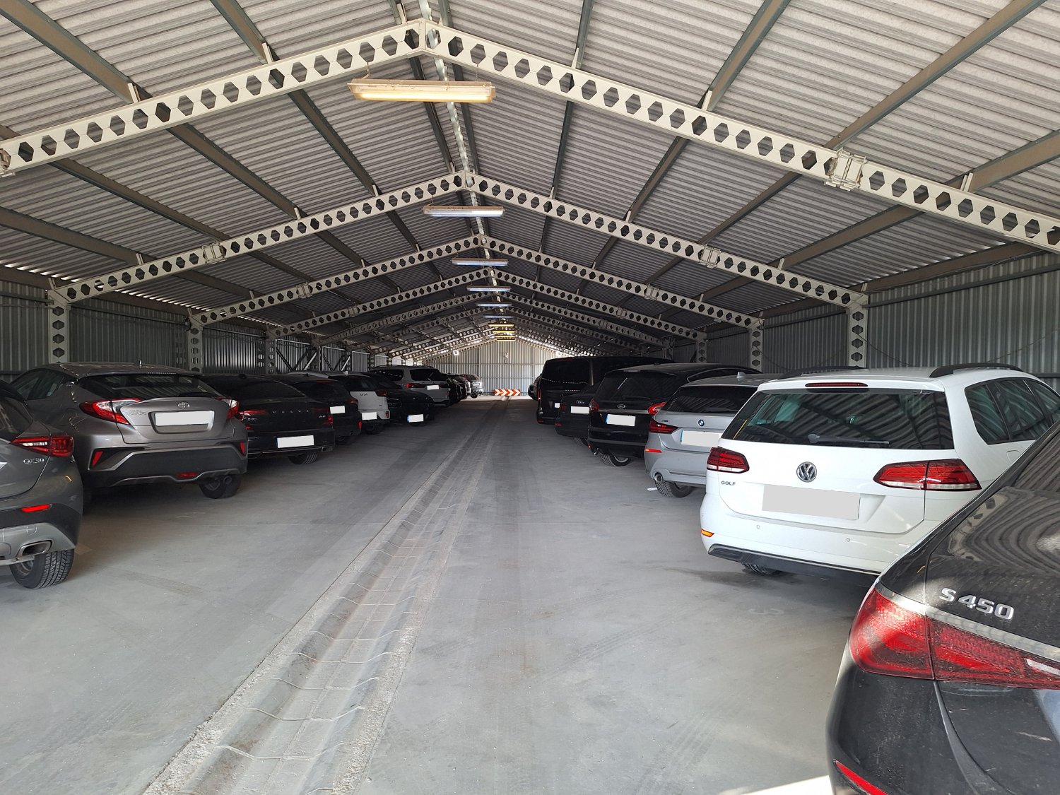 vecses-repter-parkolo (2)